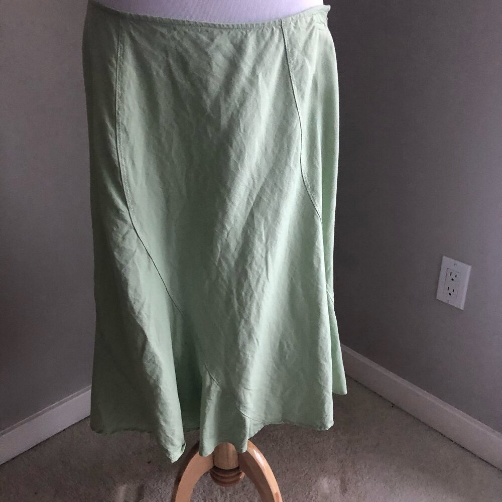 womans skirt